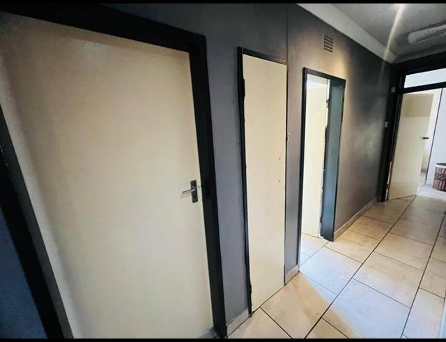 4 BEDROOM HOUSE FOR SALE IN KEMPTON PARK WEST